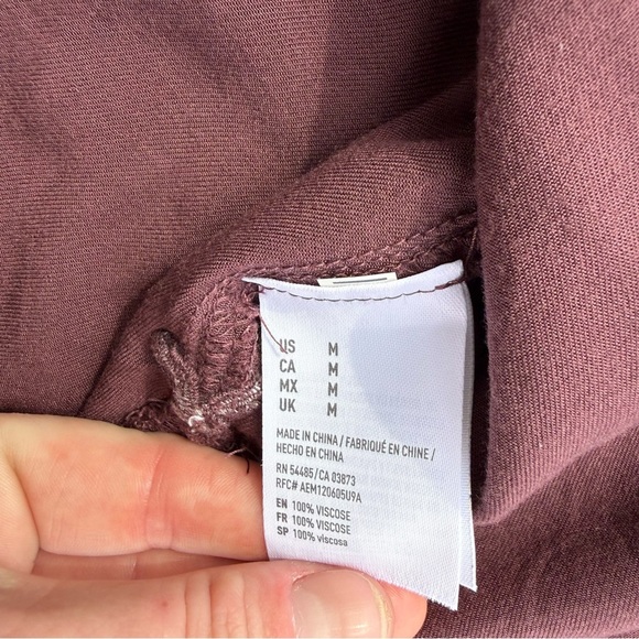 Women’s American Eagle Outfitters Burgundy Boyfriend Fit Button-Up Shirt, Size M - Picture 4 of 5